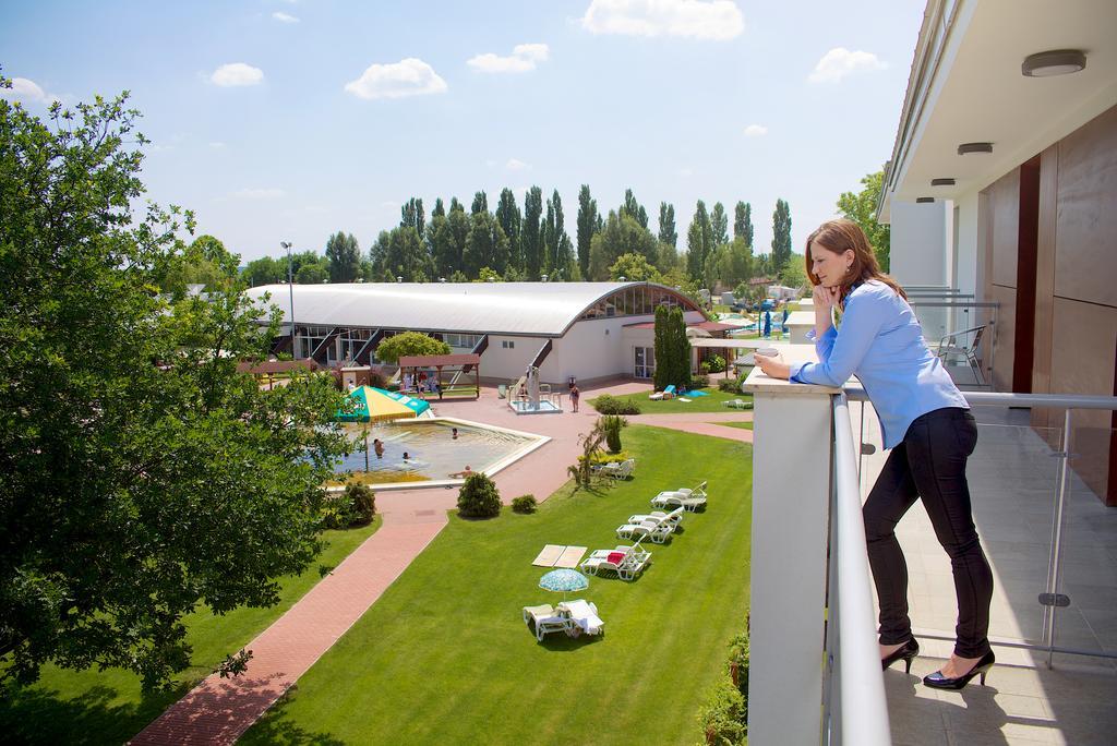 Barack Thermal Hotel And Spa Tiszakécske Eksteriør billede